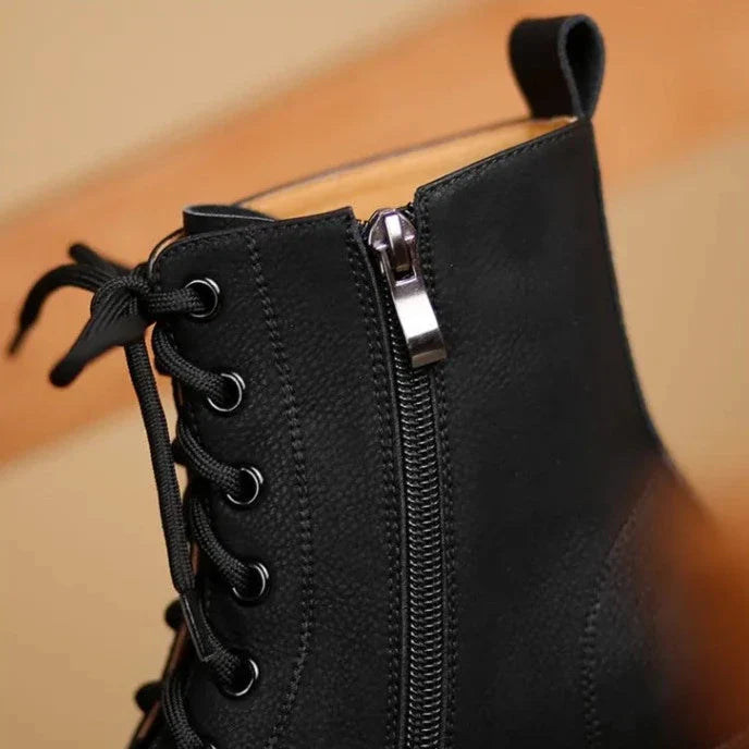 London Bota Feminina De Couro Tratorada - Preta