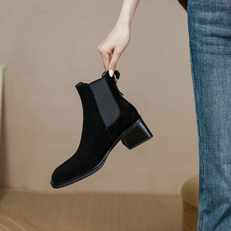 Haia Bota Feminina de Couro Suede e Cano Curto - Preto