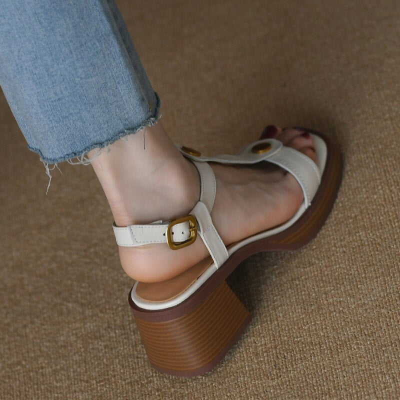 sandalia-feminina-couro-com-salto