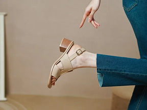 Argos Sapato Feminino Com Fivela Lateral De Couro - Bege
