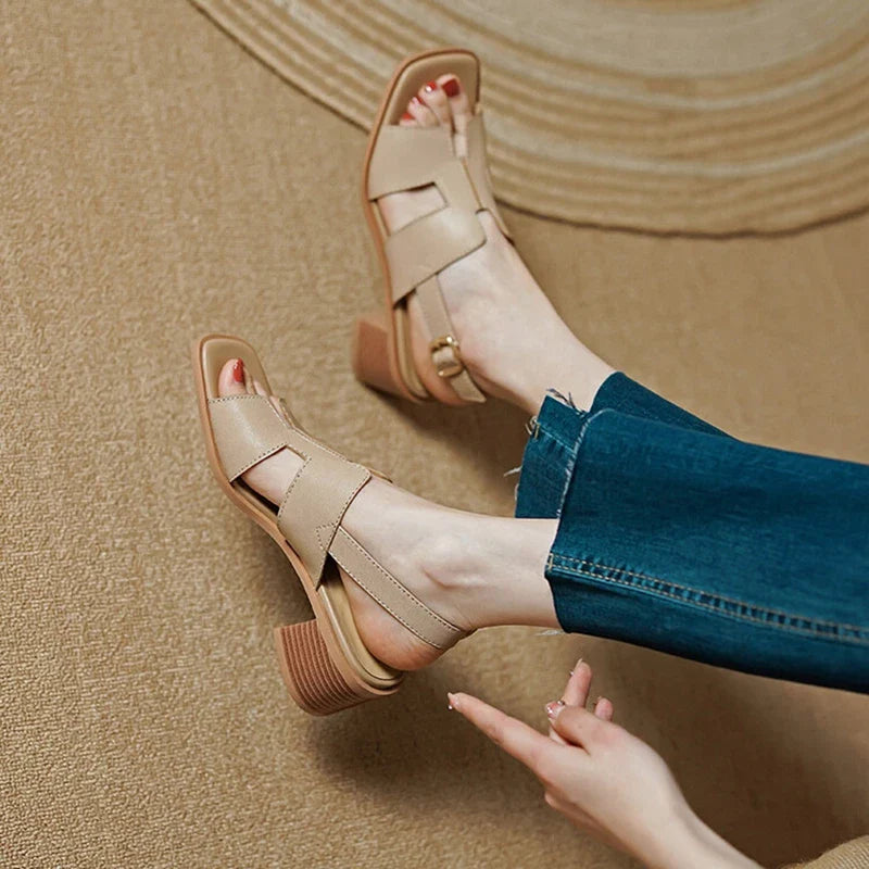 Argos Sapato Feminino Com Fivela Lateral De Couro - Bege