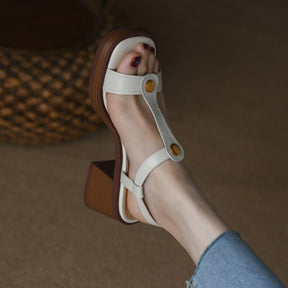 sandalia-feminina-couro-com-salto