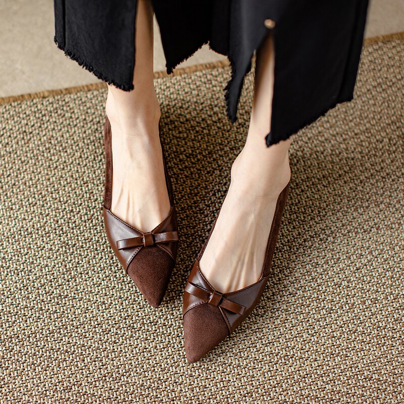 Ajaccio-Sapatilha-Feminina-Bico-Fino-de-couro-Suede-marrom